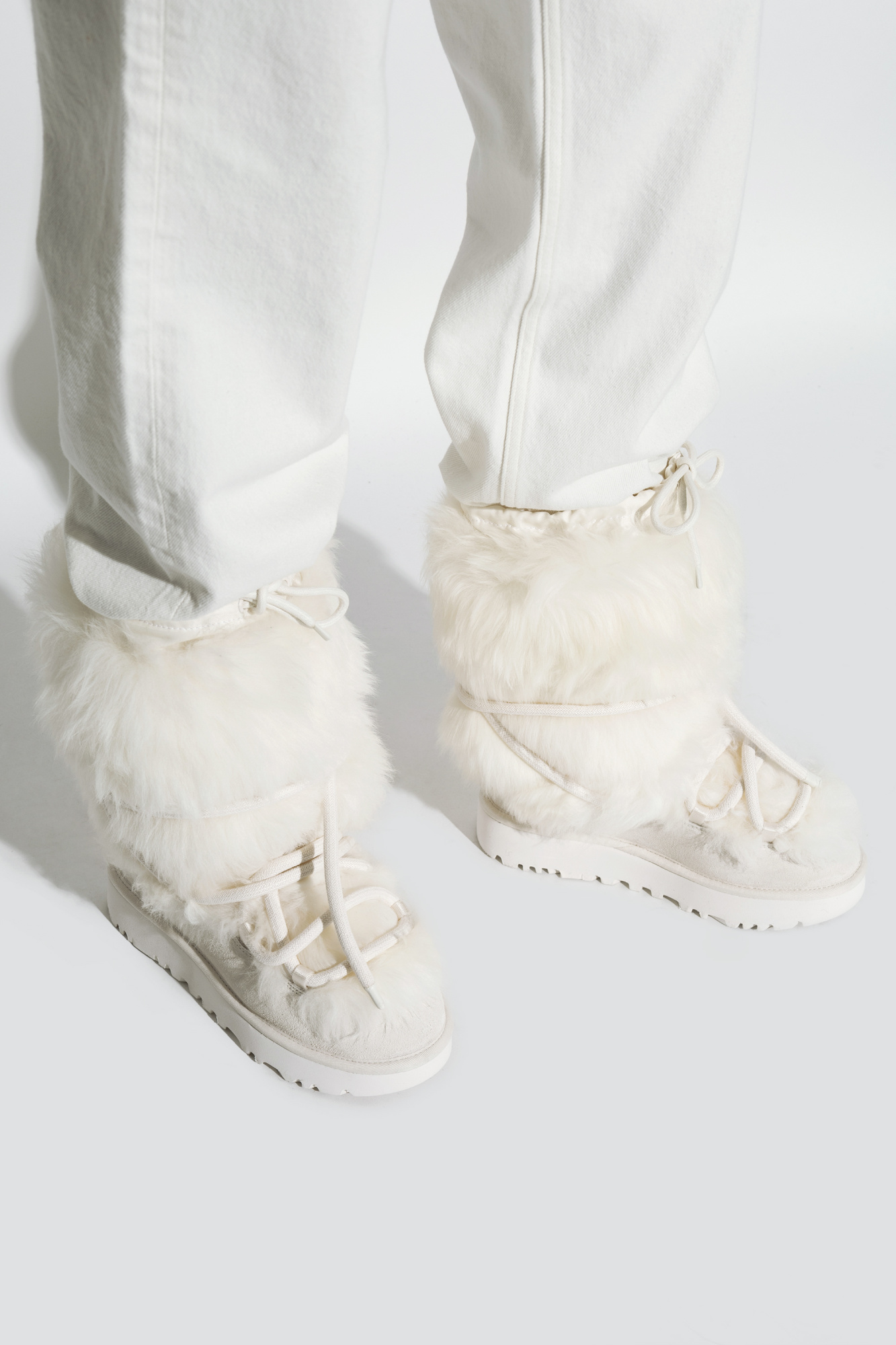 White Snow boots 
